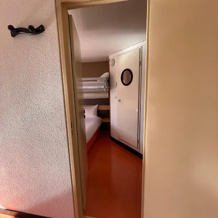 Hotel Premiere Classe Amiens Est - *
